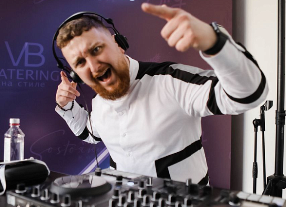 Диджей
