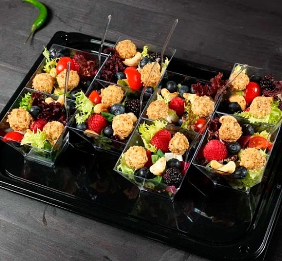 Салат микс с фетой и ягодами рис 3