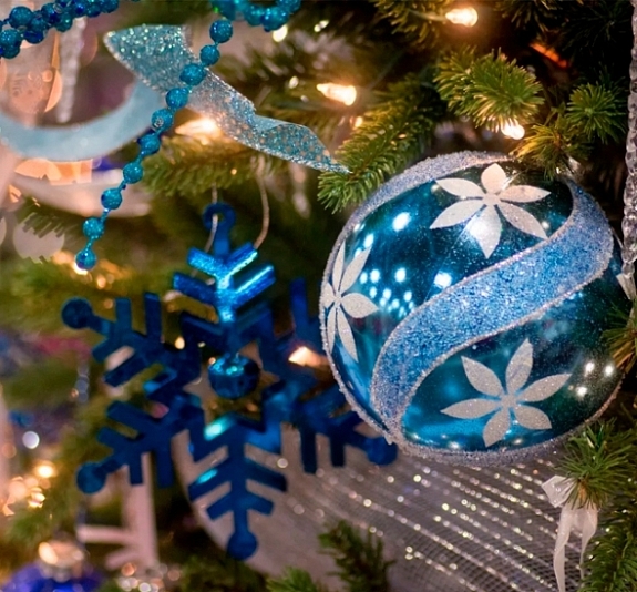 картинка Ёлка искусственная 150 см наряженная голубо-белая от компании Рент-Бери