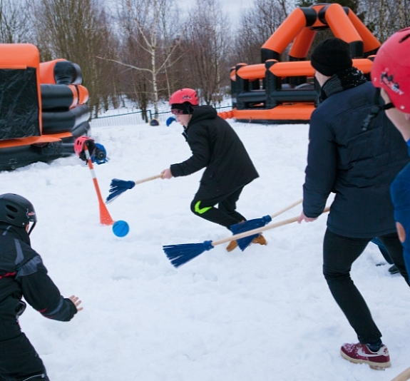 картинка Хоккей с метлами от компании Рент-Бери