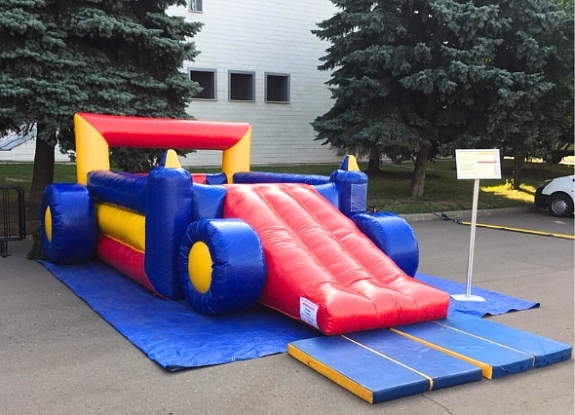 Батут-манеж "Гоночная машинка"