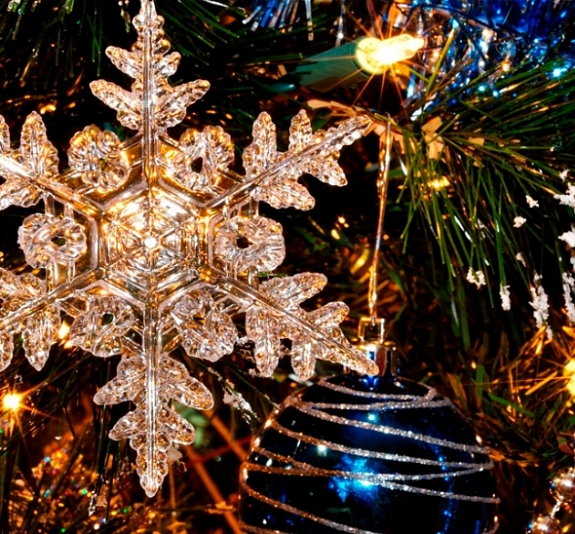 картинка Ёлка искусственная 250 см наряженная бело-серебряная от компании Рент-Бери