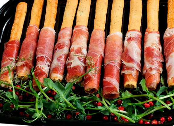 Гриссини с пармской ветчиной