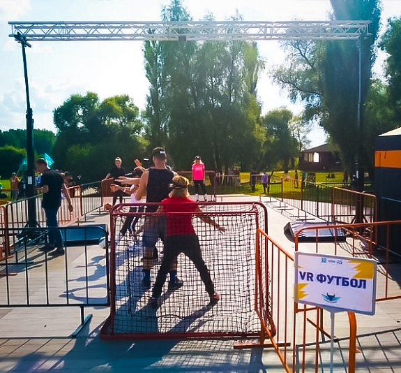 картинка Футбол в VR очках от компании Рент-Бери