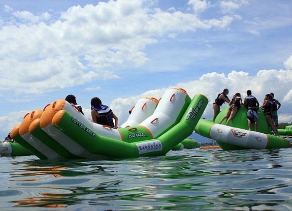 Надувные водные качели