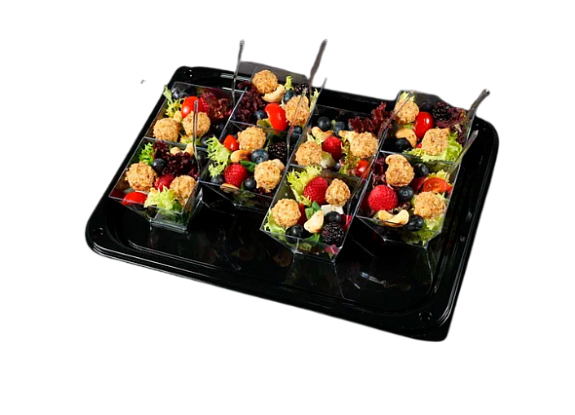 Салат микс с козьим сыром и ягодами