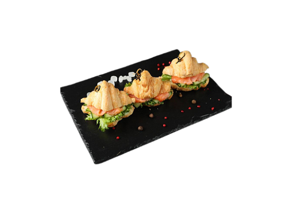 Круассан с сёмгой и кремом Унаги