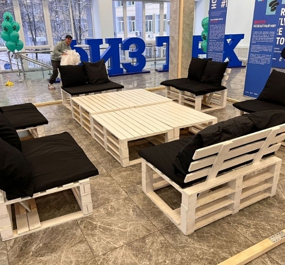 Диван из паллет двухместный рис 4