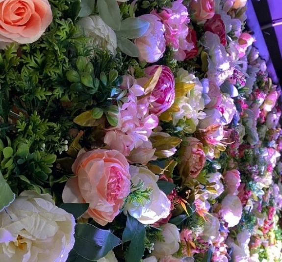 картинка Цветочная стена Пионы от компании Рент-Бери