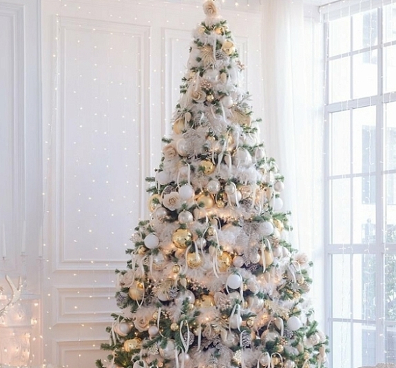 картинка Новогодняя ёлка с декором "Maxi" от компании Рент-Бери