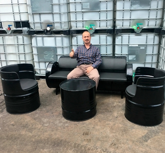 Стол журнальный из бочки чёрный рис 2