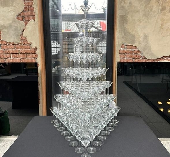 картинка Пирамида из шампанского 120 бокалов (8 ярусов) от компании Рент-Бери