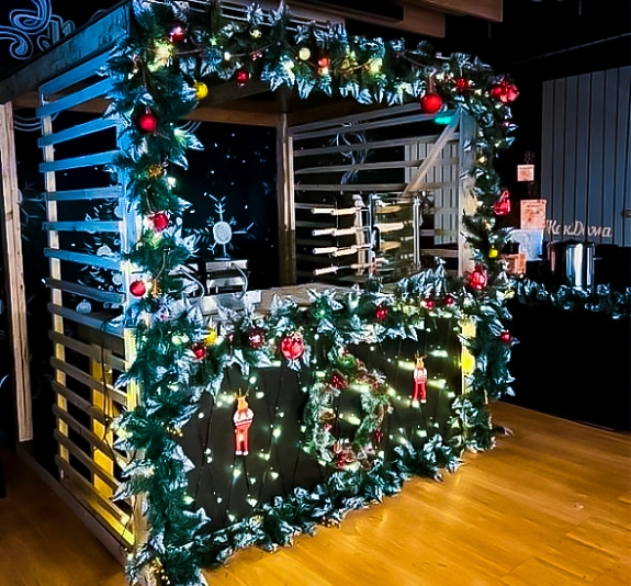 картинка Корнер киоск Рождественский 2х2 м от компании Рент-Бери