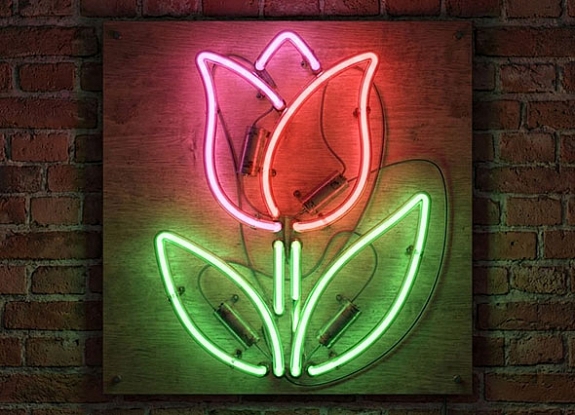 Неоновая вывеска «Тюльпан» в аренду