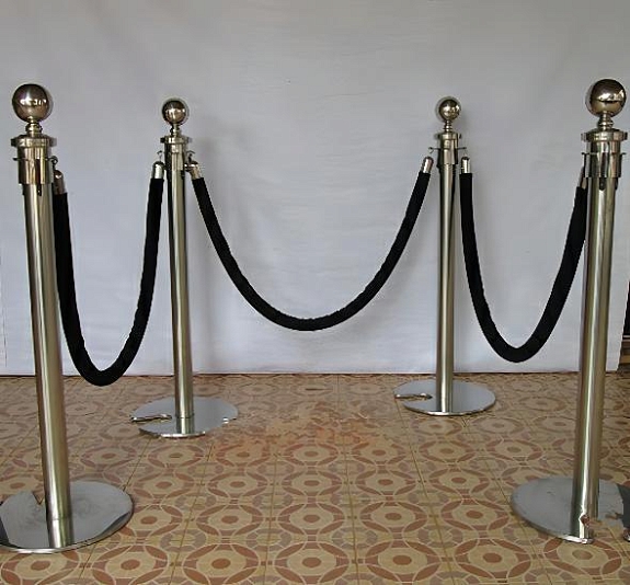 картинка Стойка с канатом серебристая от компании Рент-Бери