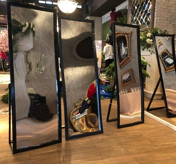 картинка Кривые зеркала от компании Рент-Бери