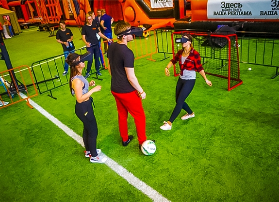 картинка Футбол в VR очках от компании Рент-Бери