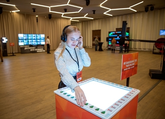 Музыкальный стол