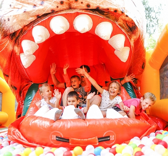 Батут с движущейся пастью "Акуна Матата" рис 1