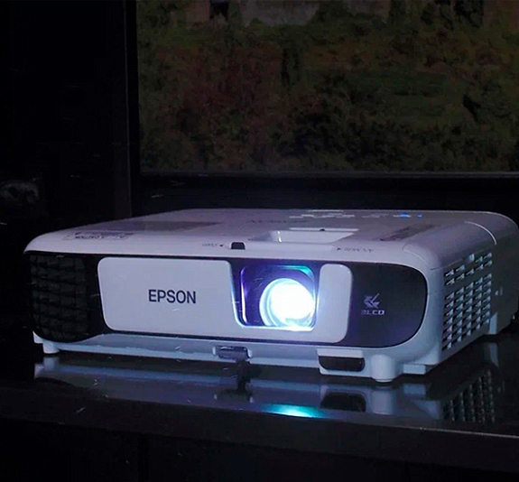 картинка Проектор Epson EB-X41 от компании Рент-Бери