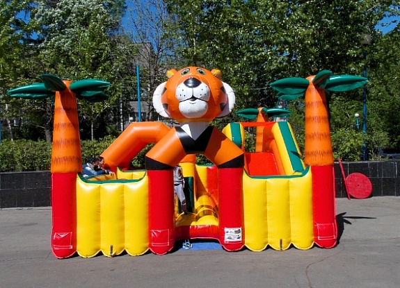 Батут с горкой "Зоопарк"