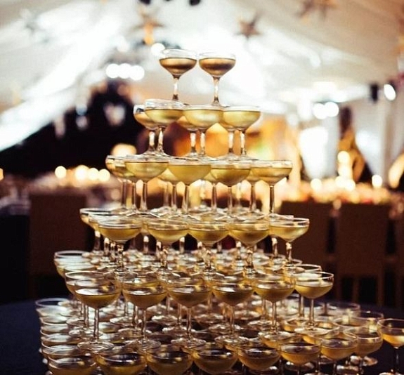 Пирамида из шампанского 286 бокалов (11 ярусов)