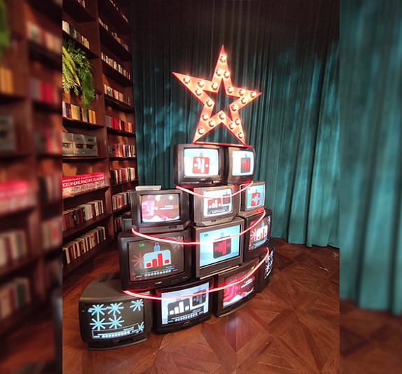 картинка Фотозона Ретро ТВ Ёлка от компании Рент-Бери