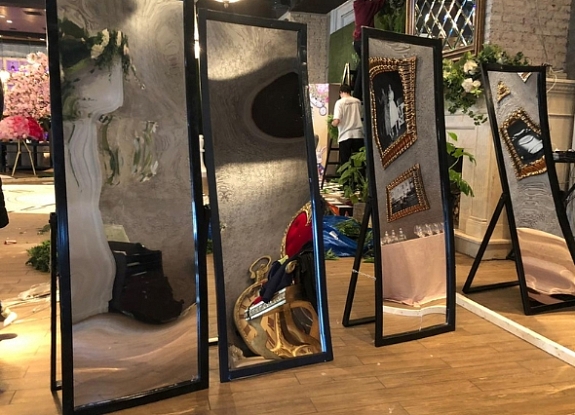 картинка Кривые зеркала от компании Рент-Бери