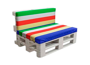 Двухместный диван White с разноцветными подушками