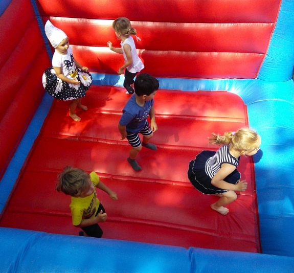 Батут "Замок" рис 1