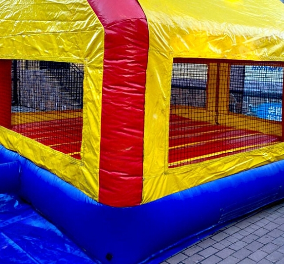 Батут с крышей "Солнечный манеж" рис 1