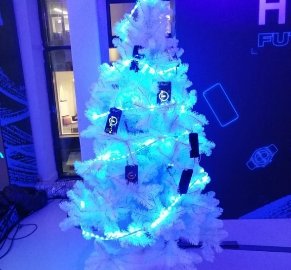 картинка Ёлка искусственная 300 см наряженная голубо-белая от компании Рент-Бери