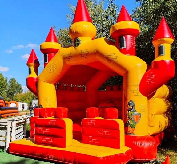 Батут замок "Бастион" рис 1