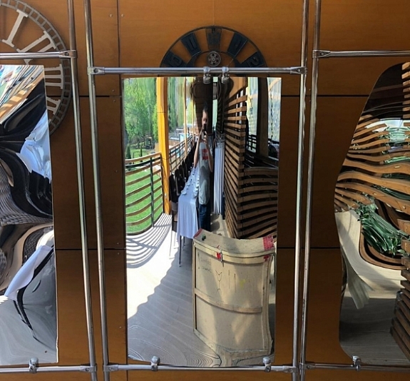 картинка Кривые зеркала от компании Рент-Бери