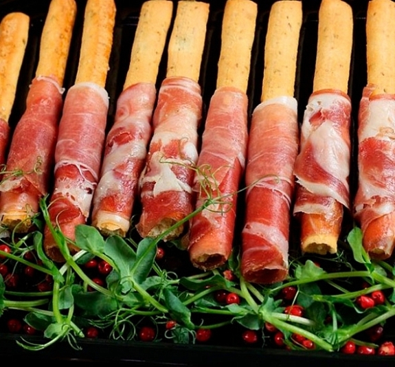 Гриссини с пармской ветчиной рис 1