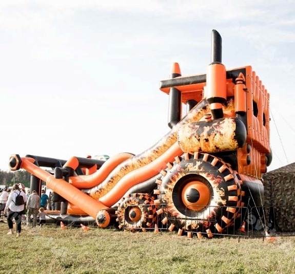 картинка Надувная горка «Бульдозер» от компании Рент-Бери