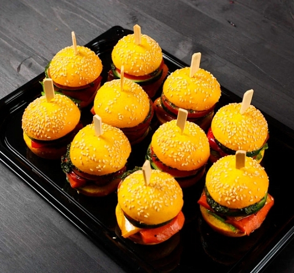 Мини бургер с печеными овощами рис 4