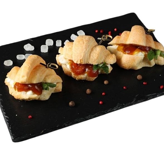 Круассан с инжиром и ягодной заправкой рис 2