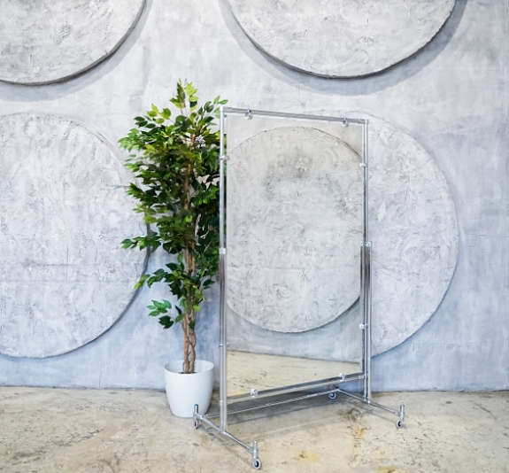 Зеркало напольное на колёсах рис 1