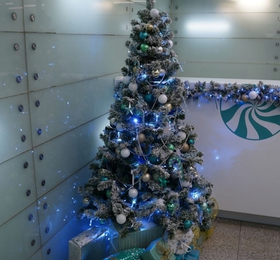 Ёлка искусственная 150 см наряженная сине-серебряная рис 1