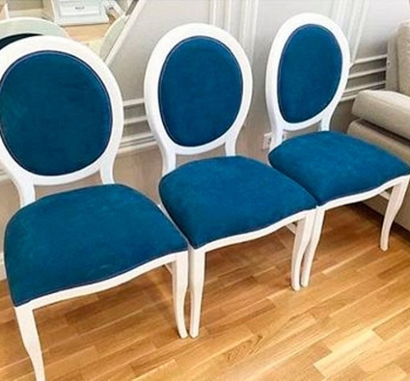 Стул Louis белого цвета с синей бархатной обивкой рис 2