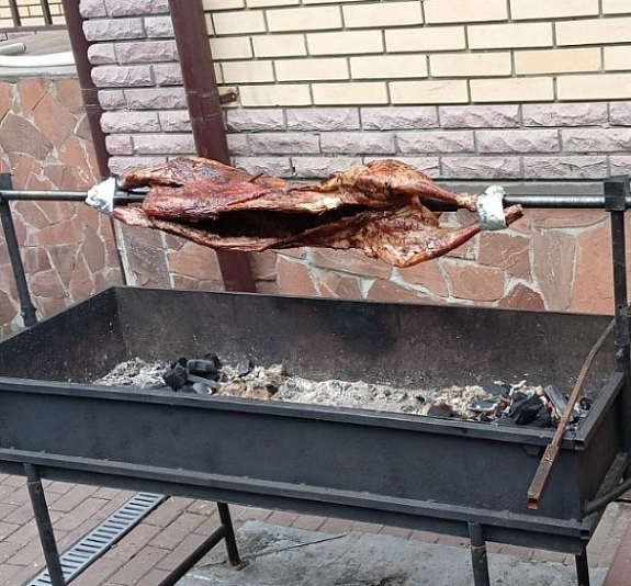 картинка Мангалы с вертелом от компании Рент-Бери