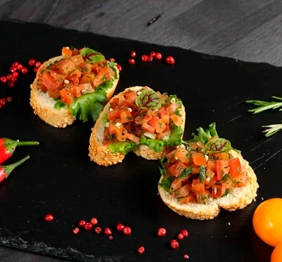 Брускетта с томатом и базиликом рис 4