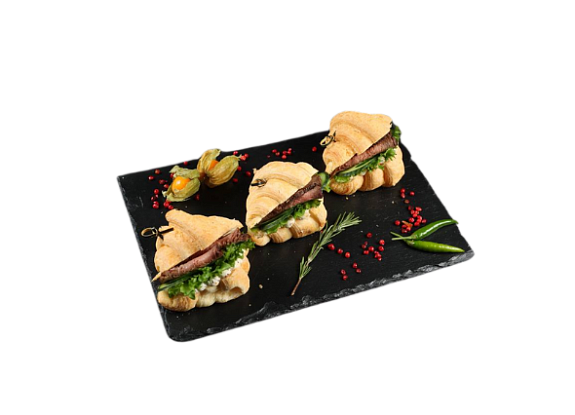 Круассан с ростбифом и вителло-тоннато