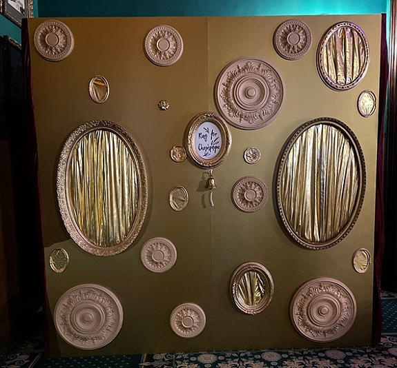 Фотозона "Руки с шампанским Барокко" рис 2