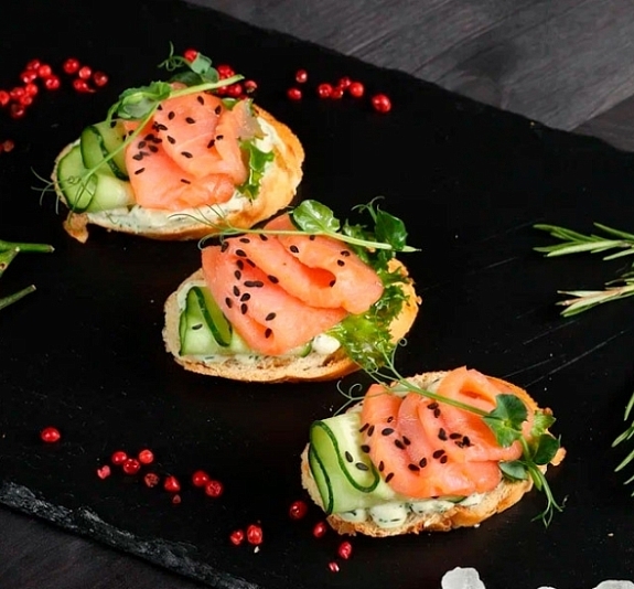 Брускетта с лососем и крем-чизом рис 1
