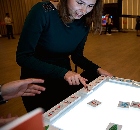 Музыкальный стол новогодний рис 1