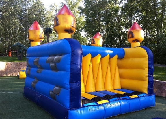 Батут замок "Челюсти"