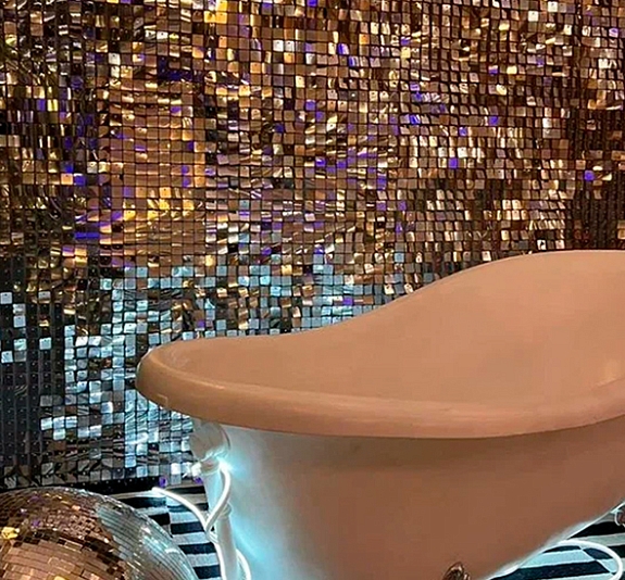 Фотозона «Серебристые пайетки с ванной» рис 2