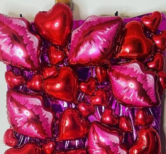 картинка Фотозона из фольгированных сердец от компании Рент-Бери